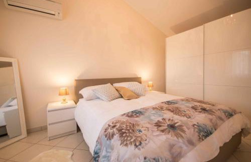 Gorgeous Pool Villa with a fenced garden - Photo 21