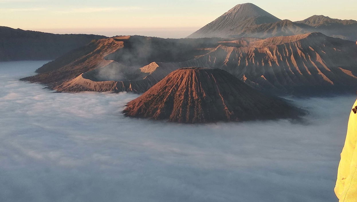 Excursión privada al Monte Bromo al amanecer + Cascadas Madakaripura