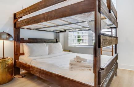 Sleeps 28 2 Units Near DT Nashville Outrider by AvantStay - Foto 63