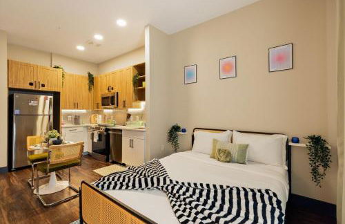 12min Downtown, 6min Domain with Pool and Free Parking - Foto 1