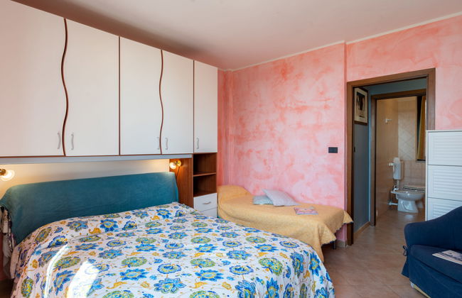 3 bedroom Apartment in Cipressa with swimming pool and garden - Photo 14