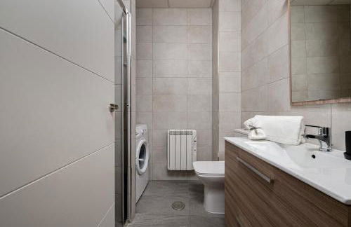 Apartamento Premium Plaza Castilla WiFi Rápido Torres KIO - Foto 18