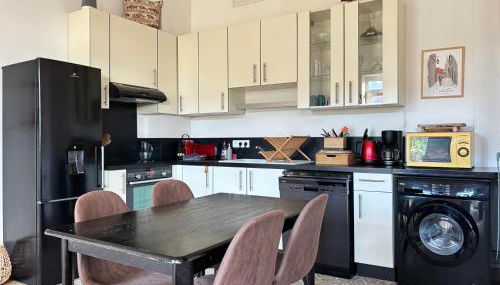 Les Douves Duplex 5 personnes lumineux avec jardin et terrasse aménagée , vue sur château à 5mn de la mer, proche Omaha Beach et Bayeux - Foto 5, stove, dishwasher, pet friendly, toaster