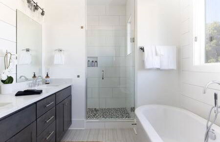 The Maple House - Huge Backyard & Mins to Broadway - Foto 38