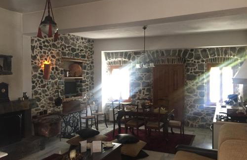 Stephania's Stone House - Foto 7