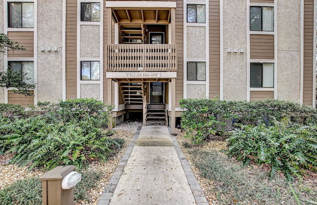 Secluded Condo with Peaceful Wooded Views and Easy Access to the Beach by RedAwning - Foto 44