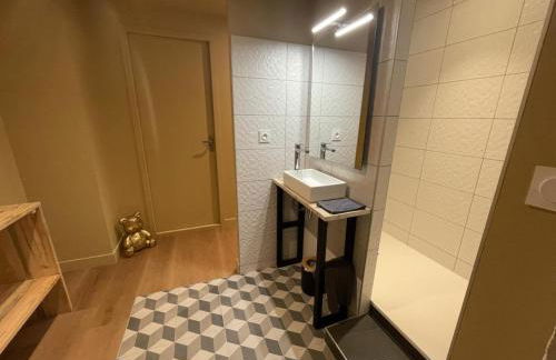 Gîte de Charme à Avoine avec Spa Privé et Jardin - FR-1-381-621 - Foto 21