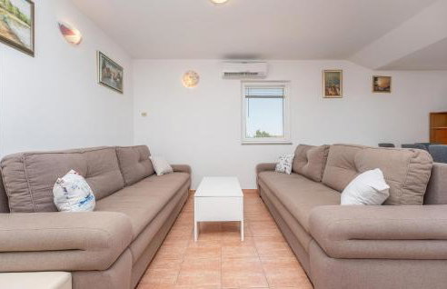 3 Bedroom Cozy Apartment In Ugrinic - Foto 21