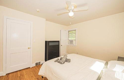 5BR 2 Bath Bath Near UMD and Metro to DC! - Foto 10