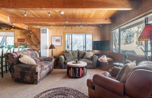 Quaint Cabin in Serene Lakes - Close to Skiing! - Foto 1