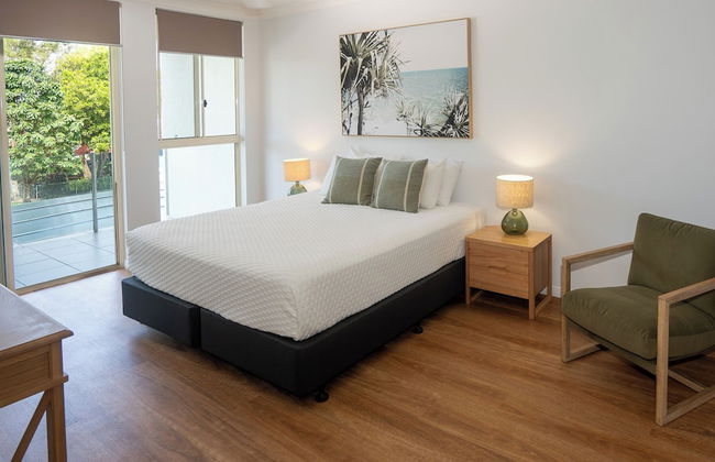 Waters Edge Apartment - Photo 8