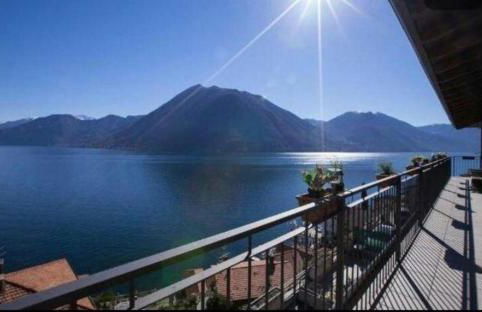 Attico Con Grande Terrazza vista Lago - Foto 7