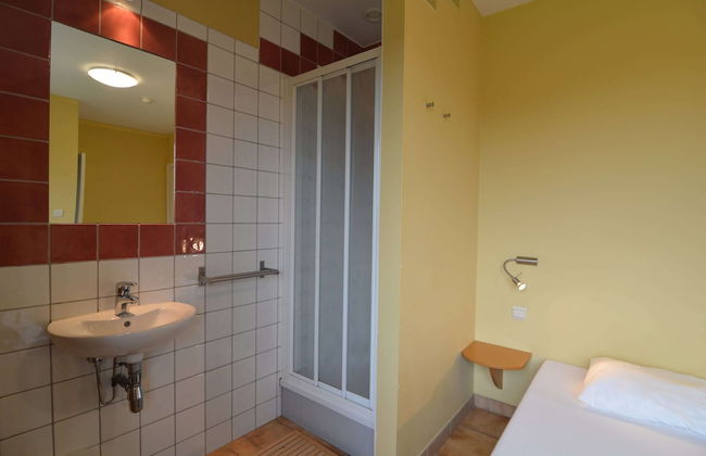 Grand Villa With Bubble Bath - Photo 40