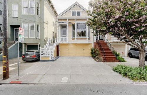 Charming Victorian Oasis with an Elegant and Spacious Haven - Foto 1