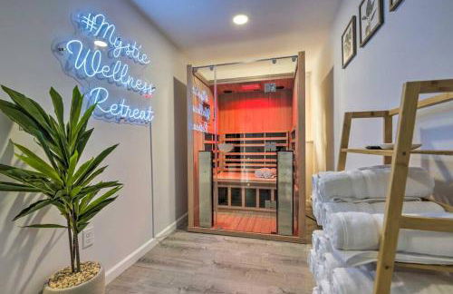 NEW! Updated Mystic Home w/ Sauna, Hot Tub & Deck - Foto 21