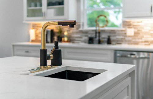 Waterfront Home with Views - Hot Tub & Movie Theatre - Foto 11