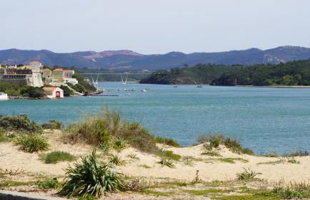Kalumi Aparthotels - Japandi-Style Apartments with Terrace, Pergola, and Portuguese BBQ - Foto 58