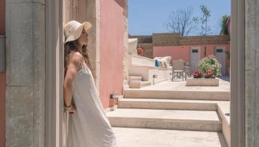 Arhontiko Arhanes Suites - Photo 2