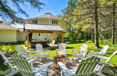 The Goat and Cherry - Dogs, Fire Pit & Hot Tub, Escape to Sister Bay! - Foto 38