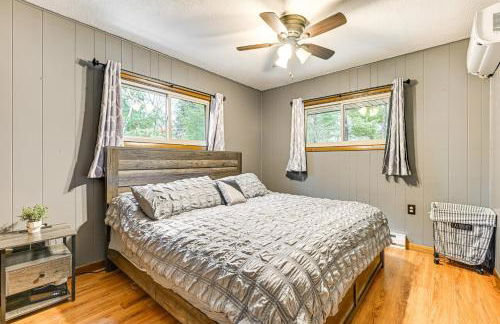 Canal-Front Cabin Dock and Fire Pit in New Lisbon - Foto 10