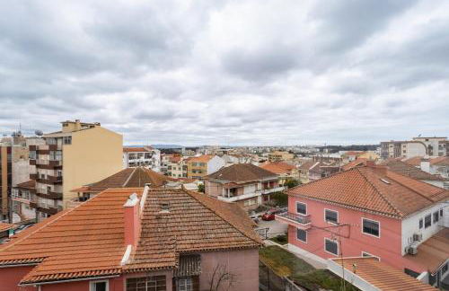 Almada Lisbon em frente dos transportes públicos - Foto 25