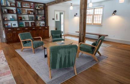 52-Acre Berkshires Farmhouse • Fire Pit Outdoor Dining Trails Copper Kettle Farm by AvantStay - Foto 8