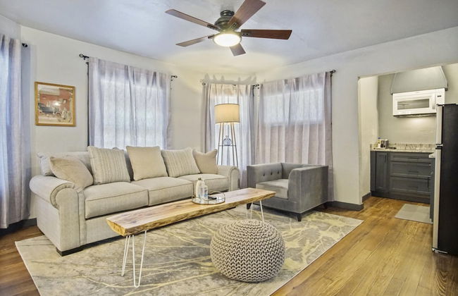 3-story 6-bedroom 4 Bathrooms 3min-asian Dist - Photo 32