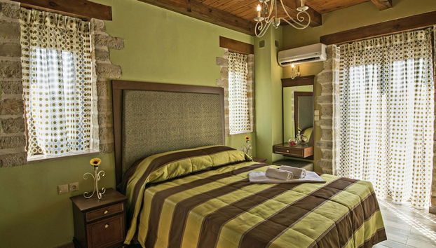 Luxurious Villa With Private Pool, Near a Couple of Restaurants & Sandy Beach - Foto 5, Zimmer