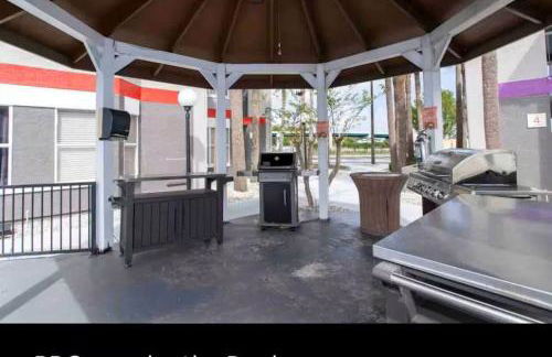 Mickey's Hideaway Condo Near Disney - Foto 17