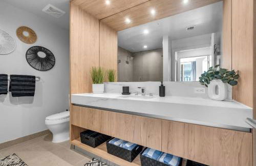 Modern Chic 1BR Downtown with Rooftop Pool & Views - Foto 20