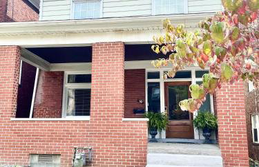 3 story, 100 year-old home, 4BR, 3 king & 2 queen beds - Foto 24