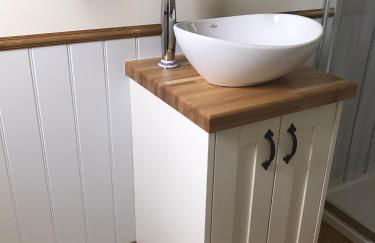 Ty Beti at Gorlan yr Efail Shepherds Hut with Private Hot Tub - Foto 24