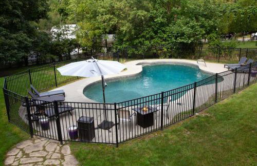 Lakeview on Main Pool Fire Pit and Walkable - Foto 1