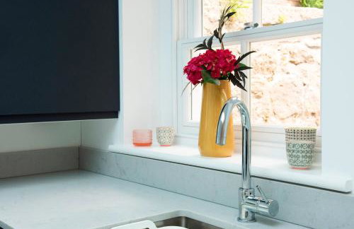 Tropical Gardens 1 bed cottage Central Newlyn - Photo 34