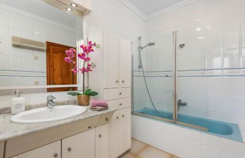 Villa Escudero - Plusholidays - Photo 24