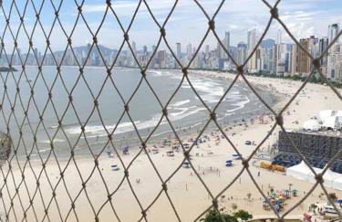 Piscina a beira-mar, tranquilidade e qualidade no melhor de BC - Foto 20