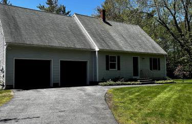 House Conveniently Located by Route 1 - Foto 1