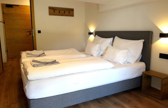 Bergzeit Flat Saalbach Directly on the ski Piste - Photo 2