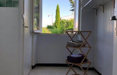 Maison charmante à Saint-Germain-de-Lusignan, parking privé - Foto 11