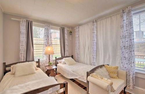 Modern, Sun-Lit Retreat with Fire Pit and Yard! - Foto 24