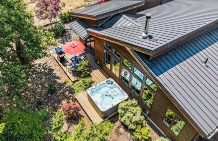 Mountain-View Retreat with Hot Tub & Waterfalls - Foto 2