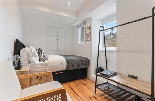 Charming 2-Bed Flat with Garden in London - Foto 16