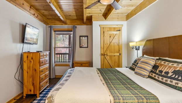 Blue Hawk Hideaway 3 Bedroom Cabin by RedAwning - Foto 5, Habitación