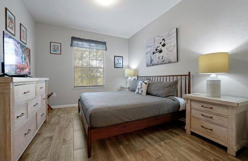 Spring Break Awaits Disney Close Pool Slides Fun - Foto 20