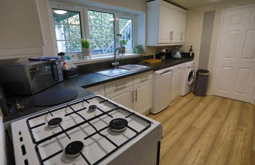 Coastal Cottage, Private Hot Tub & Sauna Sleeps 2-8 with Views - Foto 15