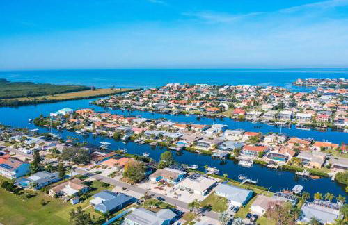 Waterfront Pool House with Heated Pool - Foto 98