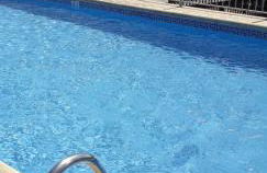 Atico céntrico con piscina comunitaria - Foto 21