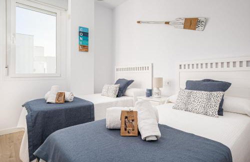 CASA LA PLAYA-CONIL Vacaciones de Lujo en Conil con Todas las Comodidades NETFLIX-HBO-DISNEY-CANALES DE FUTBOL-WIFI ALTA VELOCIDAD-SMART TV 65"-ALEXA - Foto 22