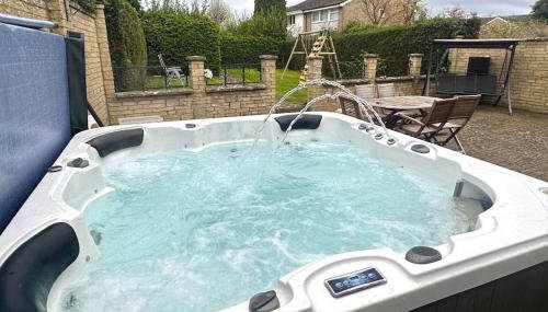 Green Haven Villa - 4BR Spacious House with Hot tub, Ample Parking, Air Condition, WIFI, Netflix, Patio & Garden - Foto 4