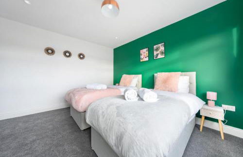 Elegant Bedroom -Near M25, Free Parking , Free WiFi - Foto 4